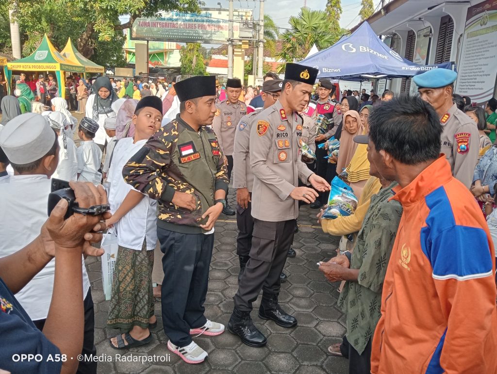 Berbagi Berkah Ramadan, Polres Probolinggo Kota Salurkan 500 Paket Beras Dan Santuni Anak Yatim
