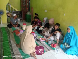 Silaturrahmi Dan Halal Bihalal, Keluarga Besar Siti Sulaiha Dari Probolinggo Kunjungi Rumah Calon Suami Di Gresik