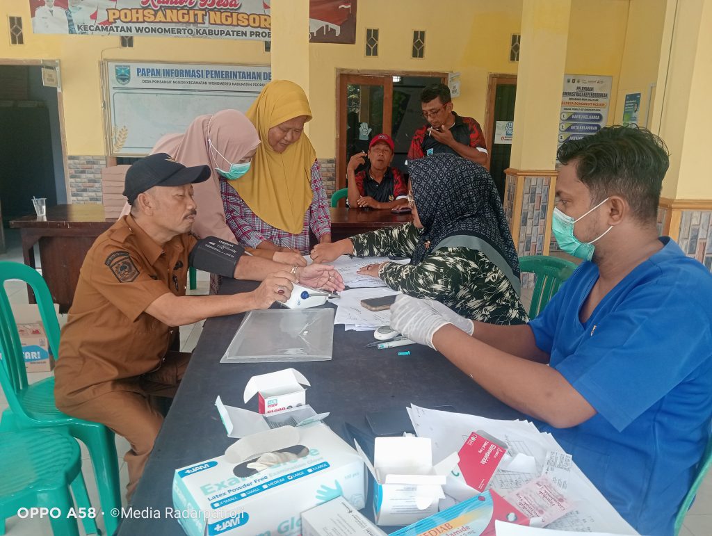 Puskesmas Wonomerto Gelar Prolanis Klub Kencing Manis Di Pohsangit Ngisor, Warga Antusias Ikuti Pemeriksaan Dan Edukasi Kesehatan