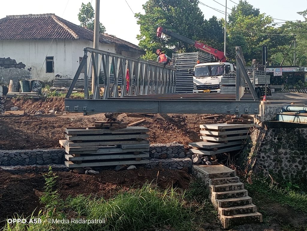 Jembatan Krajan Dibangun Lebih Lebar, Akses Warga Tongas Dipastikan Tetap Lancar