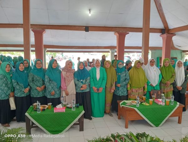 Penguatan Peran Keluarga Melalui TOT Parenting, TP PKK Kabupaten Probolinggo Dorong Pola Asuh Berkualitas Di Kecamatan Tongas