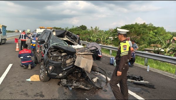 Kecelakaan Tragis Di Tol Paspro KM 834, Dua Orang Tewas Dan Dua Luka Berat