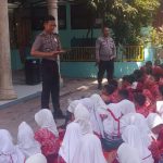 Cegah Bullying Sejak Dini, Polsek Tongas Berikan Edukasi kepada Siswa SDN 1 Tongas Wetan